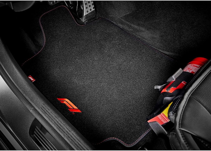 Formula 1 Alfombra de Coche CM570 4TLG Negro/Rojo