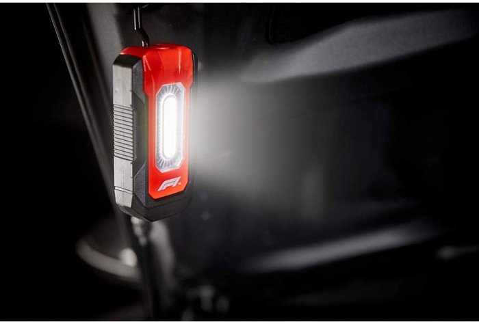 Formula 1 Luz de Bolsillo WL300 F110820, 300 Lúmenes COB, Batería 1500 mAh, Gancho Giratorio 360°, Base Magnética, Recargable USB-C