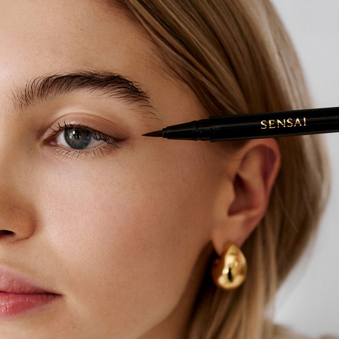 Sensai Designing Liquid Eyeliner 01-Negro