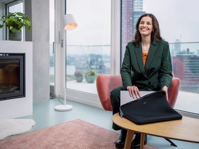 Trust 21248 Funda de neopreno viscoelástico para portátil, ultrabook o Macbook hasta 15.6 pulgadas (39.6 cm) - Negro - Protectora contra golpes y arañazos