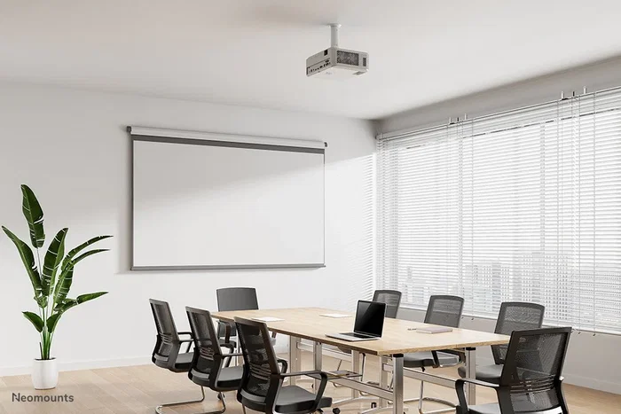 Neomounts BEAMER-C80WHITE Soporte Universal para Proyector de Techo, Acero, Blanco, Ajustable, Hasta 15 kg, Rango Altura 13-20 cm, Inclinación 0-30°, Rotación 360°