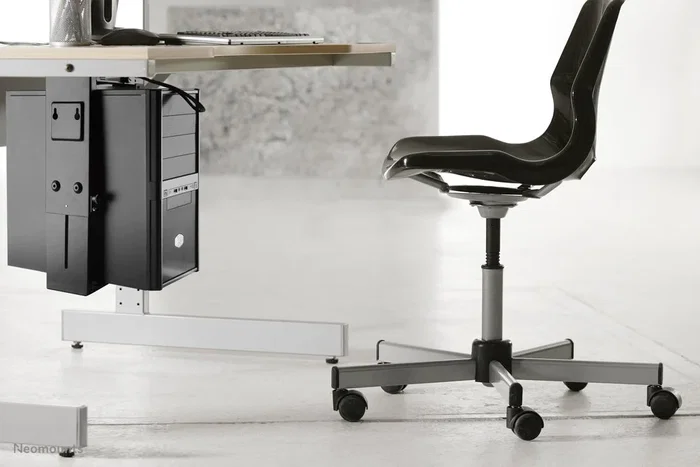 Neomounts NM-CPU100BLACK Soporte CPU/PC Bajo Mesa, Max 10 kg, 360° Giratorio, H:30-53 cm, W:9-20 cm, Universal, Negro Neomounts NM-CPU100BLACK Soporte CPU/PC Bajo Mesa, Max 10 kg, 360° Giratorio, H:30-53 cm, W:9-20 cm, Universal, Negro