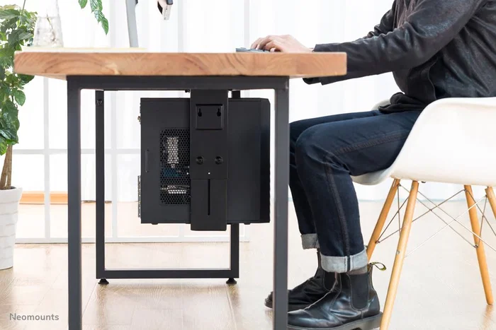 Neomounts NM-CPU100BLACK Soporte CPU/PC Bajo Mesa, Max 10 kg, 360° Giratorio, H:30-53 cm, W:9-20 cm, Universal, Negro Neomounts NM-CPU100BLACK Soporte CPU/PC Bajo Mesa, Max 10 kg, 360° Giratorio, H:30-53 cm, W:9-20 cm, Universal, Negro