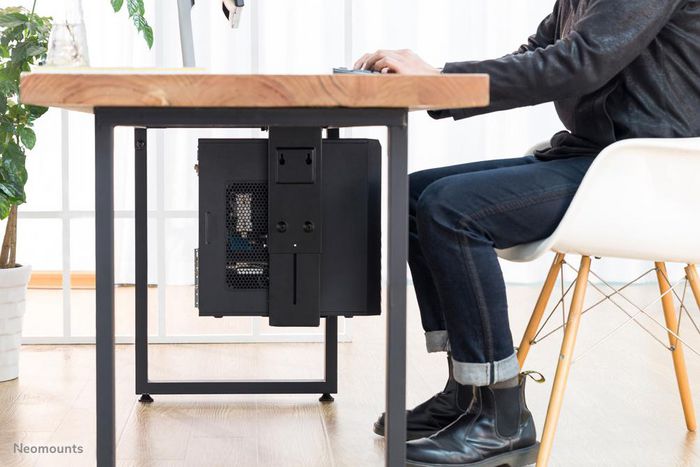 Neomounts NM-CPU100BLACK Soporte CPU/PC Bajo Mesa, Max 10 kg, 360° Giratorio, H:30-53 cm, W:9-20 cm, Universal, Negro