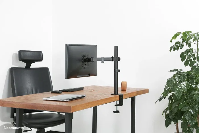 Neomounts Soporte de Monitor para Escritorio FPMA-D550BLACK, Brazo Ajustable hasta 32", Altura 44 cm, Negro, VESA 100x100/75x75 mm, hasta 8 kg
