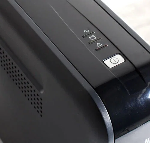 Riello iDialog 80 800VA/480W con 4 salidas AC y USB Riello iDialog 80 800VA/480W con 4 salidas AC y USB