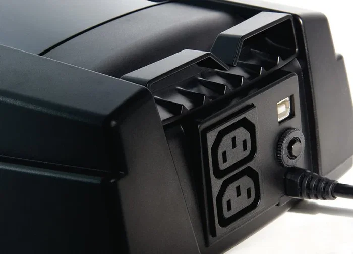 Riello iPlug 800 VA USB 8 Salidas AC Riello iPlug 800 VA USB 8 Salidas AC