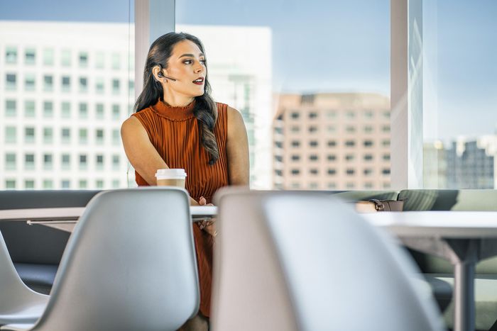 Poly Voyager 5200 UC Auriculares Bluetooth con Cancelación de Ruido Adaptable y Tecnología WindSmart