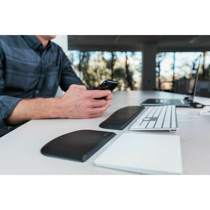 Kensington Reposamuñecas ErgoSoft™ para Teclados Estándar Negro