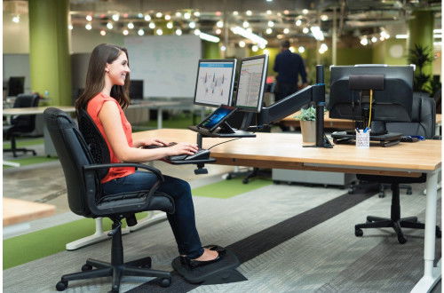 Kensington K52789WW Reposapiés Solemate Plus, Ajustable y Antideslizante, Negro