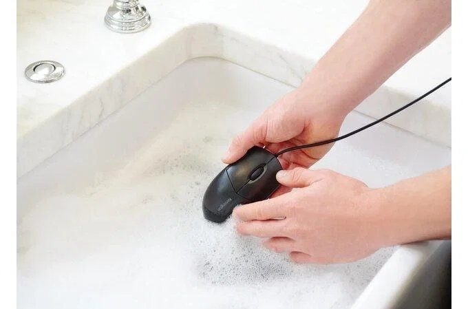Kensington Pro Fit® Ratón con cable lavable, Ambidextro, Óptico USB, 1600 DPI, Negro Kensington Pro Fit® Ratón con cable lavable, Ambidextro, Óptico USB, 1600 DPI, Negro