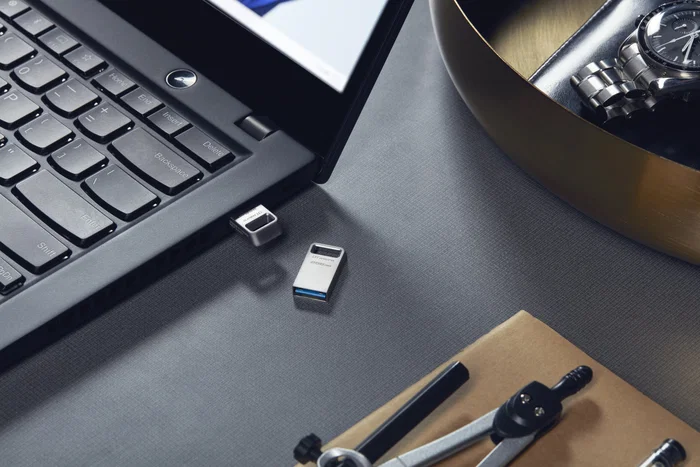 Kingston DataTraveler Micro 256 GB USB 3.2 Gen 1 Unidad Flash con Carcasa de Metal y Velocidades Hasta 200 MB/s - Plata