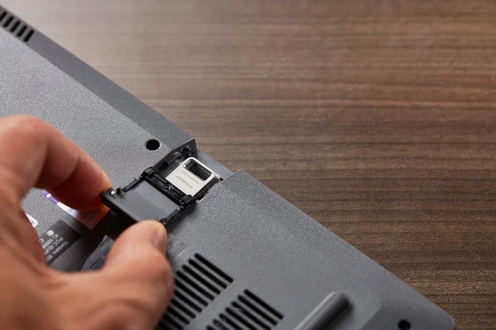 Kingston DataTraveler Micro 256 GB USB 3.2 Gen 1 Unidad Flash con Carcasa de Metal y Velocidades Hasta 200 MB/s - Plata