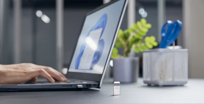 Kingston DataTraveler Micro 256 GB USB 3.2 Gen 1 Unidad Flash con Carcasa de Metal y Velocidades Hasta 200 MB/s - Plata