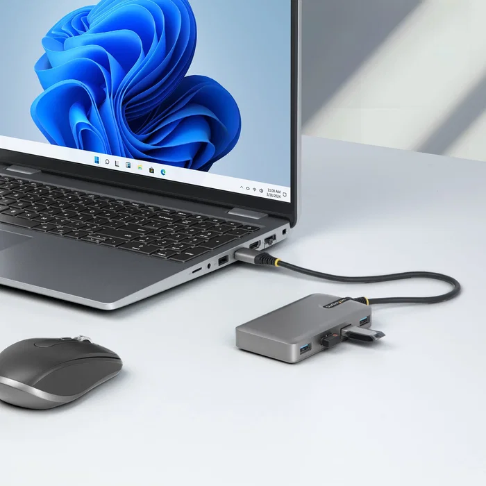 StarTech.com 5G4AB-USB-A-HUB Hub USB 3.2 Gen 1 de 4 Puertos Tipo-A Gris 5Gbps con Entrada Auxiliar Micro USB, Compacto, Plug & Play para PC, Mac