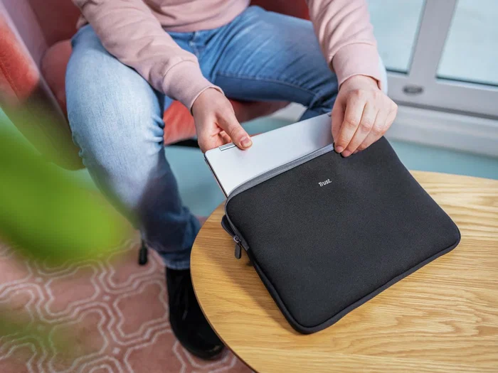 Trust 21251 Funda Primo Soft Sleeve para Portátil hasta 13.3" (33.8 cm) - Negro, Neopreno Viscoelástico Protectora Trust 21251 Funda Primo Soft Sleeve para Portátil hasta 13.3" (33.8 cm) - Negro, Neopreno Viscoelástico Protectora