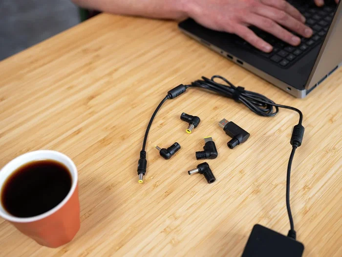 Trust - Adaptador de Corriente Universal para Portátil 70W, Cargador Compacto Negro Compatible con Acer, Asus, Dell, HP, Lenovo, MSI, Toshiba - Modelo Primo