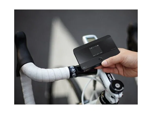 TP-Link M7350 - Router Móvil 4G LTE WiFi Portátil, 150 Mbps, 2.4 GHz, 1 Antena Interna, Wi-Fi 4 (802.11n), Negro, Batería 2000 mAh, con Pantalla