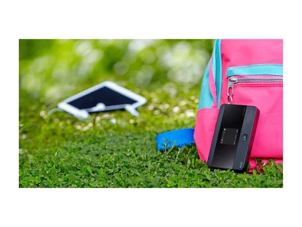 TP-Link M7350 - Router Móvil 4G LTE WiFi Portátil, 150 Mbps, 2.4 GHz, 1 Antena Interna, Wi-Fi 4 (802.11n), Negro, Batería 2000 mAh, con Pantalla