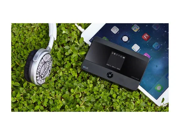 TP-Link M7350 - Router Móvil 4G LTE WiFi Portátil, 150 Mbps, 2.4 GHz, 1 Antena Interna, Wi-Fi 4 (802.11n), Negro, Batería 2000 mAh, con Pantalla