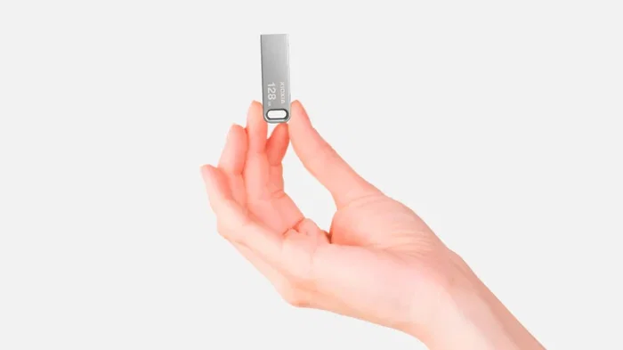 Kioxia TransMemory U366 Pendrive USB 3.2 Gen 1 128 GB, Tipo A, Metal, Color Gris, Sin Tapa