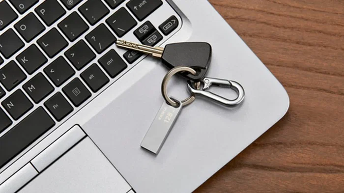 Kioxia TransMemory U366 Pendrive USB 3.2 Gen 1 128 GB, Tipo A, Metal, Color Gris, Sin Tapa