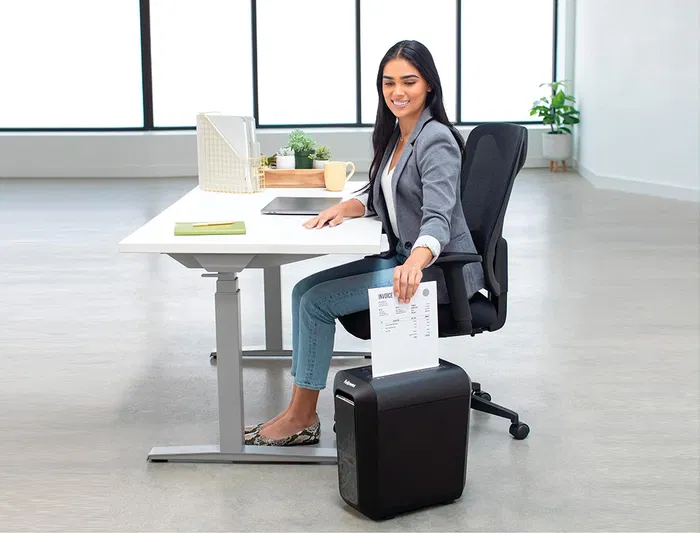 Fellowes LX-65 Destructora de Documentos, 10 Hojas, Corte Partículas P-4, Destruye Grapas, Clips y Tarjetas