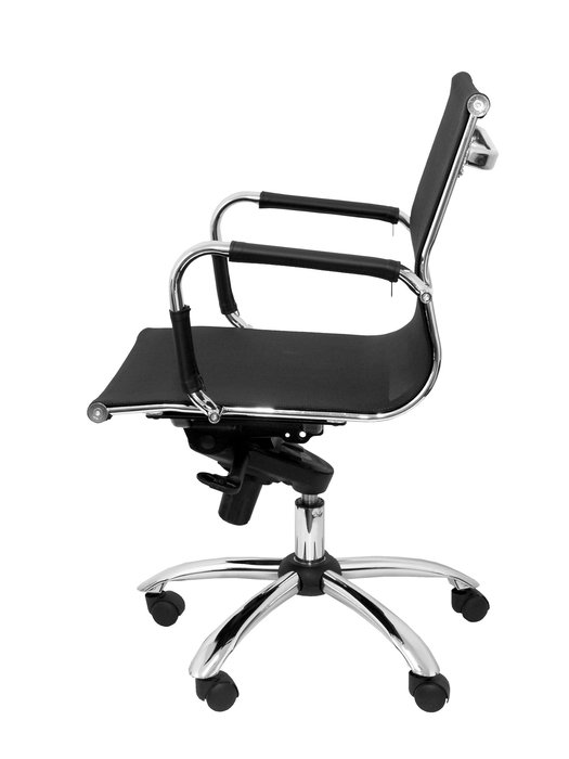 Silla Barrax confidente con mecanismo Basculante avanzado tapizada con Malla color Negro. Equipada con Base cromada, Brazos fijos y Ruedas de parqué