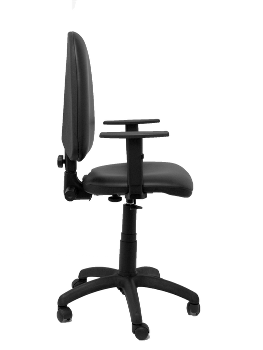 Silla de oficina Aýna con mecanismo Contacto permanente básico tapizada con Similpiel color Negro. Equipada con Base poliamida negra, Brazos 1D y Ruedas de nailon 50 mm