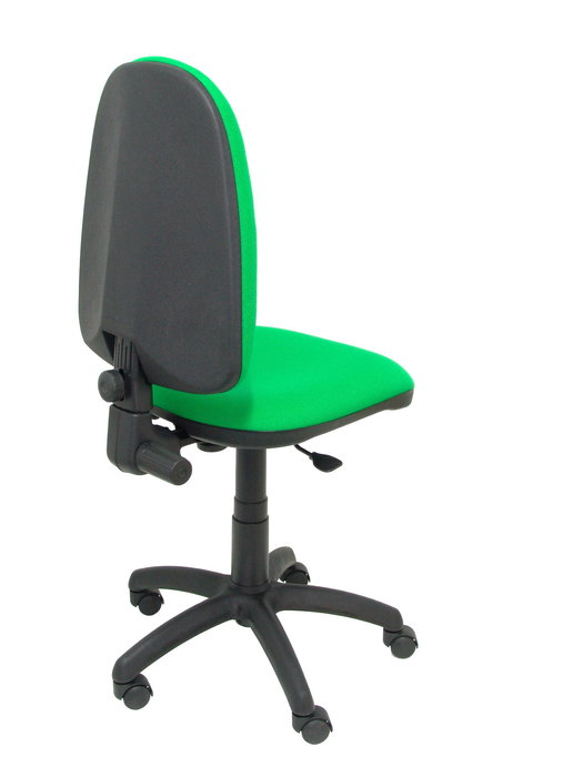 Silla de oficina Aýna con mecanismo Contacto permanente básico tapizada con Tela color Verde. Equipada con Base poliamida negra, Sin brazos y Ruedas de nailon 50 mm