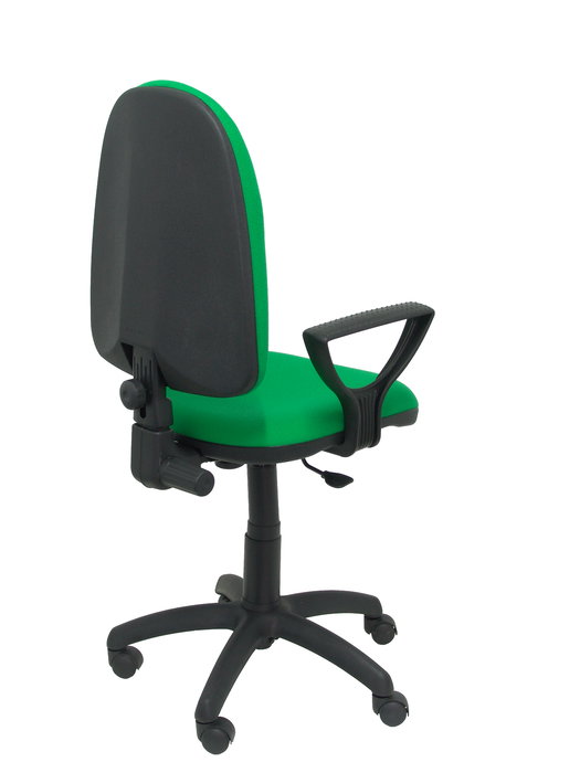 Silla de oficina Aýna con mecanismo Contacto permanente básico tapizada con Tela color Verde. Equipada con Base poliamida negra, Brazos fijos y Ruedas de nailon 50 mm