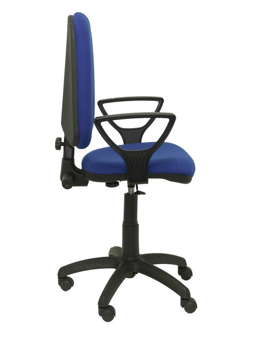 Silla de oficina Aýna con mecanismo Contacto permanente básico tapizada con Tela color Azul. Equipada con Base poliamida negra, Brazos fijos y Ruedas de nailon 50 mm