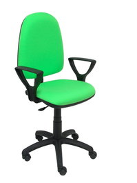 Silla de oficina Aýna con mecanismo Contacto permanente básico tapizada con Tela color Pistacho. Equipada con Base poliamida negra, Brazos fijos y Ruedas de nailon 50 mm