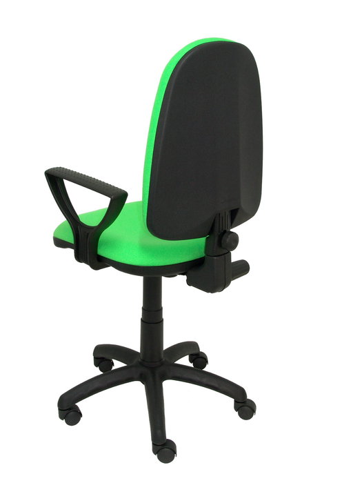 Silla de oficina Aýna con mecanismo Contacto permanente básico tapizada con Tela color Pistacho. Equipada con Base poliamida negra, Brazos fijos y Ruedas de nailon 50 mm