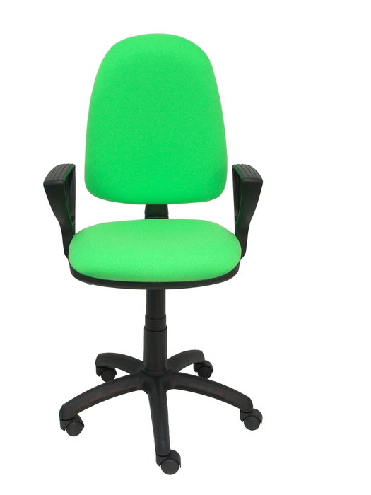Silla de oficina Aýna con mecanismo Contacto permanente básico tapizada con Tela color Pistacho. Equipada con Base poliamida negra, Brazos fijos y Ruedas de nailon 50 mm