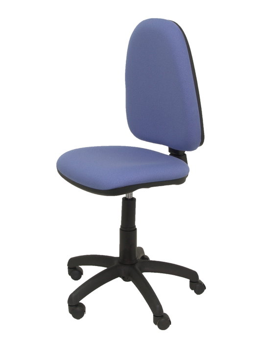 Silla de oficina Aýna con mecanismo Contacto permanente básico tapizada con Tela color Azul claro. Equipada con Base poliamida negra, Sin brazos y Ruedas de nailon 50 mm