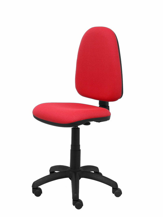Silla de oficina Aýna con mecanismo Contacto permanente básico tapizada con Tela color Rojo. Equipada con Base poliamida negra, Sin brazos y Ruedas de nailon 50 mm