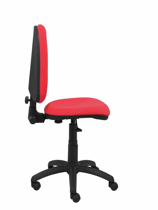 Silla de oficina Aýna con mecanismo Contacto permanente básico tapizada con Tela color Rojo. Equipada con Base poliamida negra, Sin brazos y Ruedas de nailon 50 mm