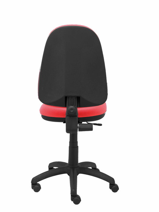 Silla de oficina Aýna con mecanismo Contacto permanente básico tapizada con Tela color Rojo. Equipada con Base poliamida negra, Sin brazos y Ruedas de nailon 50 mm