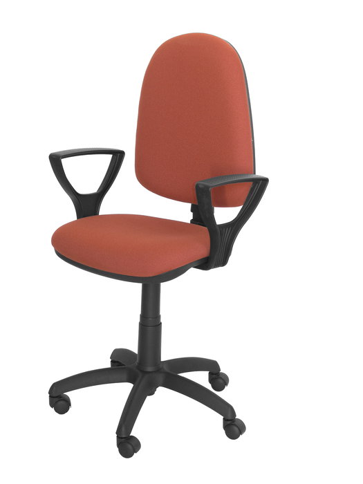 Silla de oficina Aýna con mecanismo Contacto permanente básico tapizada con Tela color Marrón. Equipada con Base poliamida negra, Brazos fijos y Ruedas de nailon 50 mm