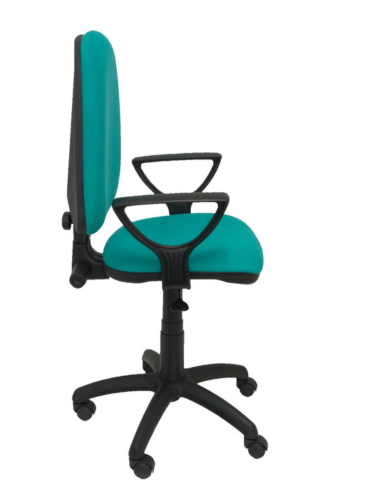 Silla de oficina Aýna con mecanismo Contacto permanente básico tapizada con Tela color Turquesa. Equipada con Base poliamida negra, Brazos fijos y Ruedas de nailon 50 mm