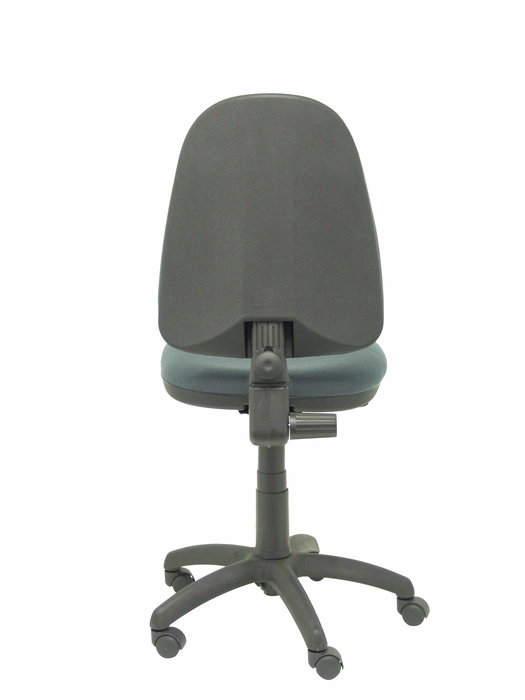 Silla de oficina Aýna con mecanismo Contacto permanente básico tapizada con Tela color Gris oscuro. Equipada con Base poliamida negra, Sin brazos y Ruedas de nailon 50 mm
