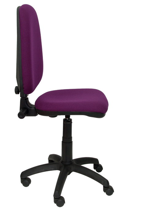 Silla de oficina Aýna con mecanismo Contacto permanente básico tapizada con Tela color Morado. Equipada con Base poliamida negra, Sin brazos y Ruedas de nailon 50 mm