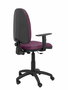 Silla de oficina Aýna con mecanismo Contacto permanente básico tapizada con Tela color Morado. Equipada con Base poliamida negra, Brazos 1D y Ruedas de nailon 50 mm