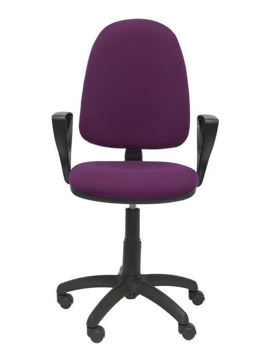 Silla de oficina Aýna con mecanismo Contacto permanente básico tapizada con Tela color Morado. Equipada con Base poliamida negra, Brazos fijos y Ruedas de nailon 50 mm