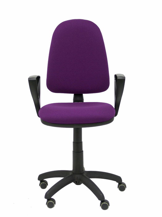 Silla de oficina Aýna con mecanismo Contacto permanente básico tapizada con Tela color Morado. Equipada con Base poliamida negra, Brazos fijos y Ruedas de parqué