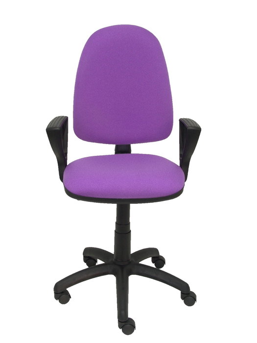 Silla de oficina Aýna con mecanismo Contacto permanente básico tapizada con Tela color Lila. Equipada con Base poliamida negra, Brazos fijos y Ruedas de nailon 50 mm