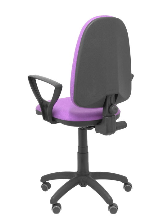 Silla de oficina Aýna con mecanismo Contacto permanente básico tapizada con Tela color Lila. Equipada con Base poliamida negra, Brazos fijos y Ruedas de parqué