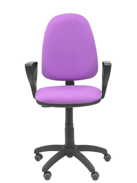 Silla de oficina Aýna con mecanismo Contacto permanente básico tapizada con Tela color Lila. Equipada con Base poliamida negra, Brazos fijos y Ruedas de parqué
