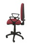 Silla de oficina Aýna con mecanismo Contacto permanente básico tapizada con Tela color Granate. Equipada con Base poliamida negra, Brazos fijos y Ruedas de nailon 50 mm